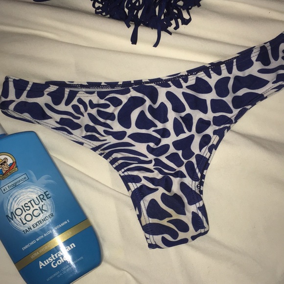 Blue giraffe bikini with blue fringe - Picture 2 of 7